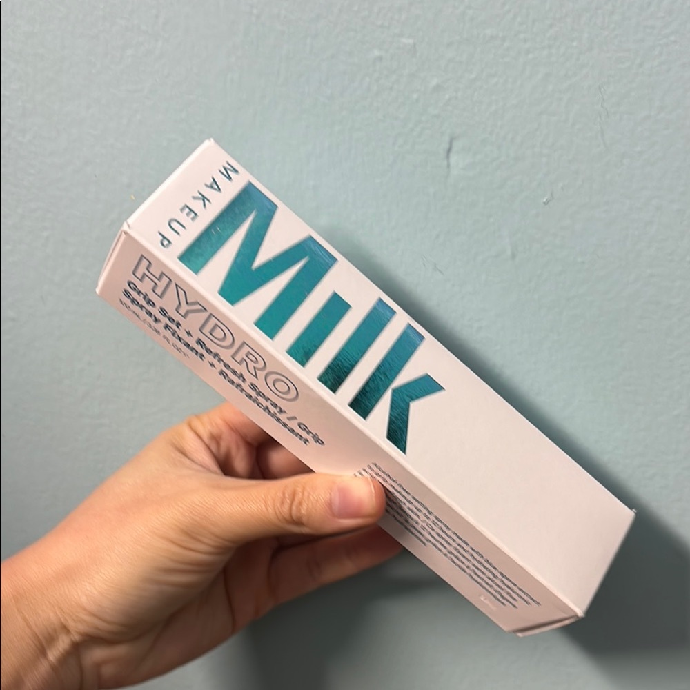 Milk Makeup 100ml Hydro Grip Set + Refresh Spray